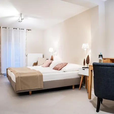 Landgasthof Zum Goldenen Anker Otel *